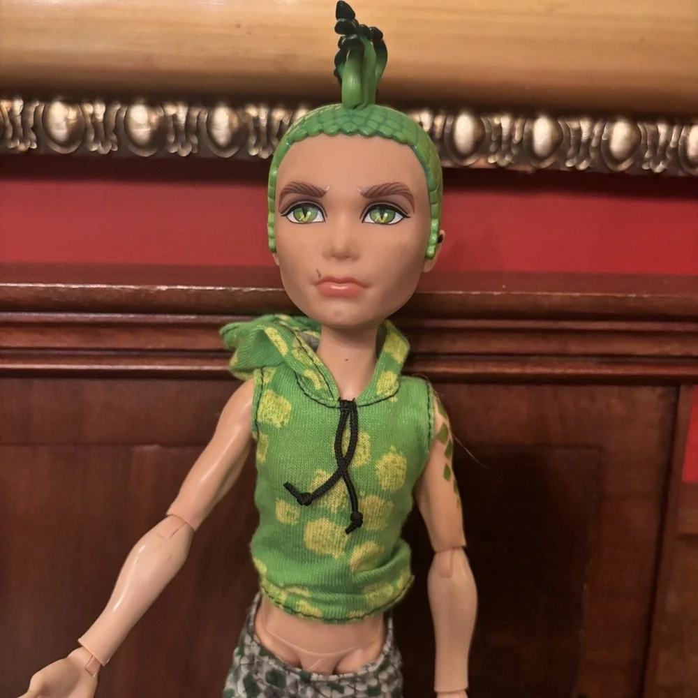 Monster High Deuce Gorgon Scaris City of Frights Doll Green Hoodie No Shoes - Picture 2 of 4